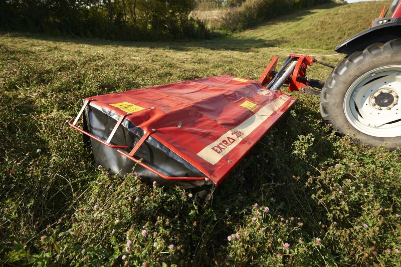 Plain Mowers - VICON EXTRA 228 - 232 - REAR MOUNTED DISC MOWERS, side mounted mowers working angles up to 35°