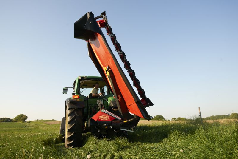 Plain Mowers - VICON EXTRA 328 - 332 - 336 - 340 - REAR MOUNTED DISC MOWERS, vertical and safe transportation, attractive for smaller farms