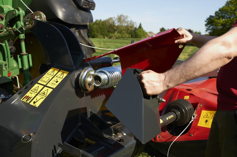 Plain Mowers - VICON EXTRA 328 - 332 - 336 - 340 - REAR MOUNTED DISC MOWERS, vertical and safe transportation, attractive for smaller farms