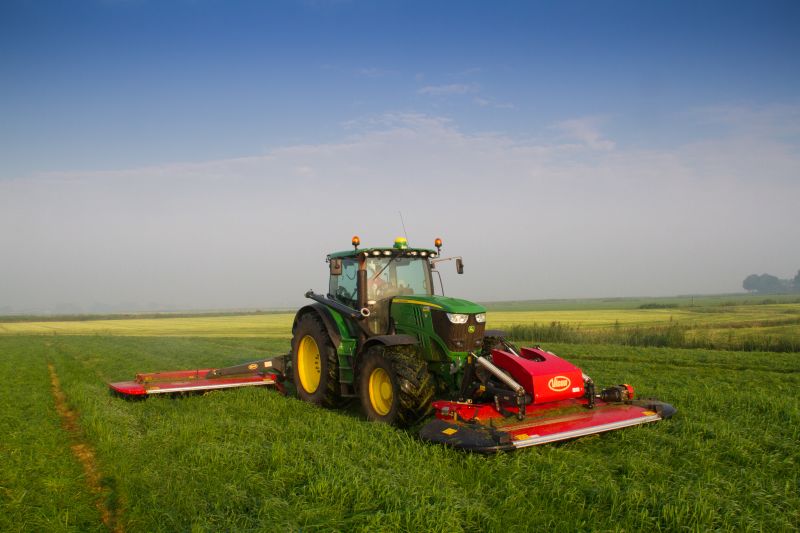 Mower Conditioners - Vicon EXTRA 687T - Efficient Butterfly Mower Combination, low weight with tripple mower conditions for high efficiency during field operation