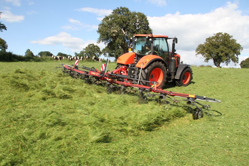 mounted tedders - VICON FANEX 554-684-764-904-1124, Central adjustment for border spreading keeping the crop inside the field.