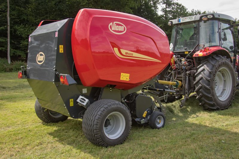 Fixed Chamber round balers - VICON RF 4225, maximal capacity in all crop conditions, the system ensures maximal bale rotation