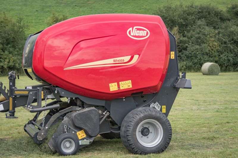 Fixed Chamber round balers - VICON RF 4225, maximal capacity in all crop conditions, the system ensures maximal bale rotation