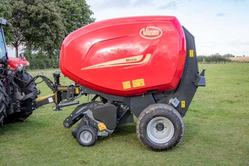 Fixed Chamber round balers - VICON RF 4225, maximal capacity in all crop conditions, the system ensures maximal bale rotation