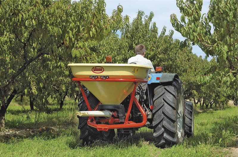 pendulum spreaders - Vicon SuperFlow PS403VITI, made for orchards also easy during operation