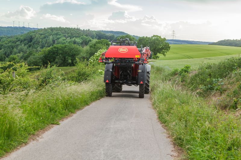 Kverneland iXtrack T3, compact sprayer, stable and precise with intelligent technology