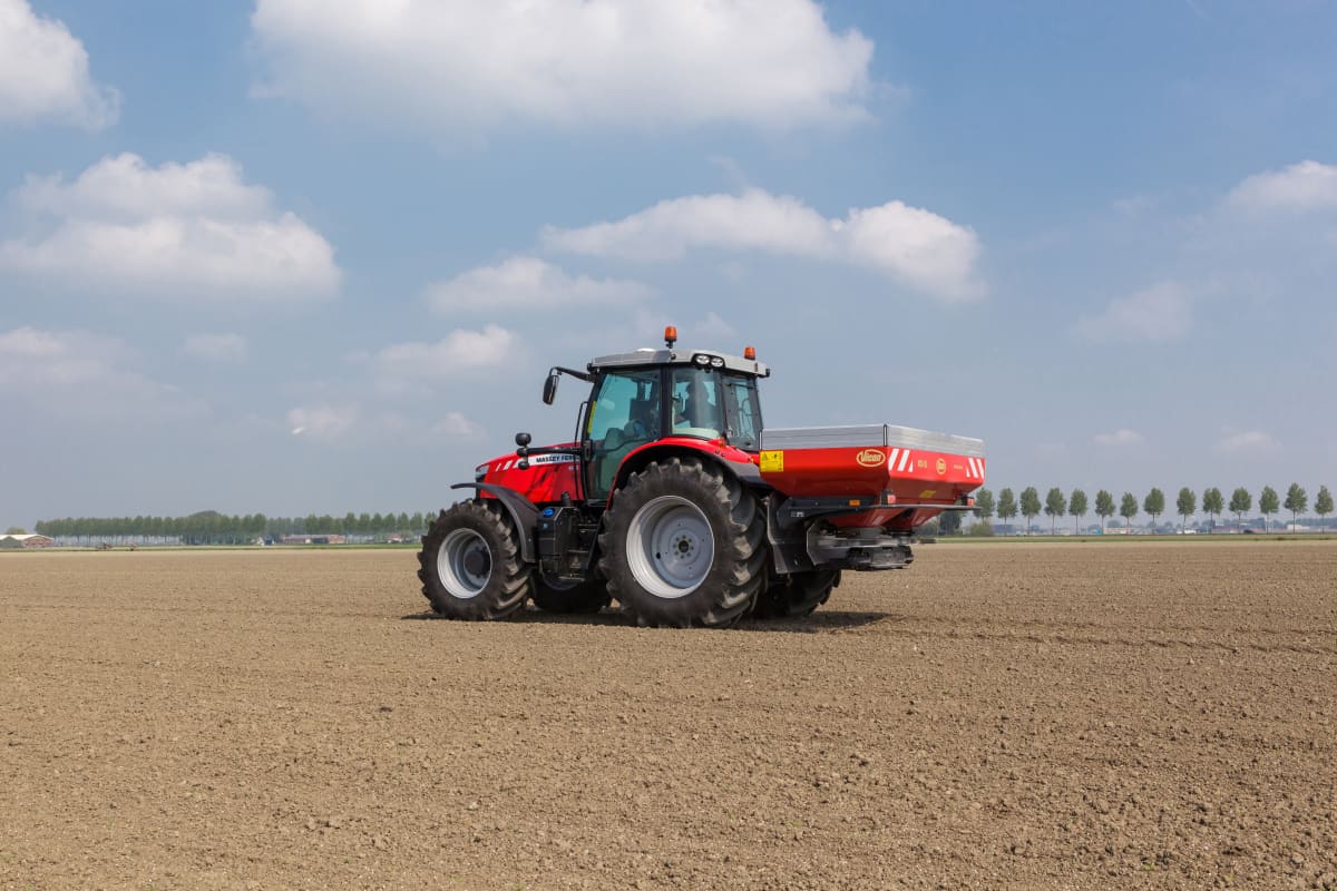 Disc Spreaders - Vicon RotaFlow RO-XL, provides long range spreading, optimal with more capacity