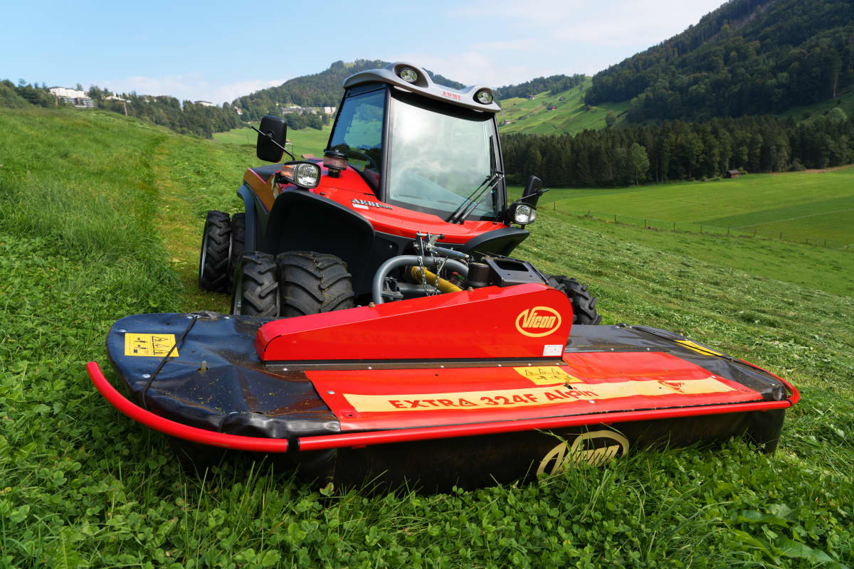 Plain Mowers - VICON EXTRA 324F ALPIN - FRONT MOUNTED ALPINE DISC MOWER, made for mountain regions and hilly conditions with its stable gravity point and excellent visibility