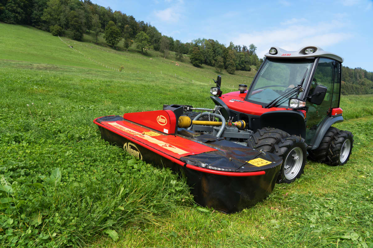 Plain Mowers - VICON EXTRA 324F ALPIN - FRONT MOUNTED ALPINE DISC MOWER, providing excellent ground adaptation during operation
