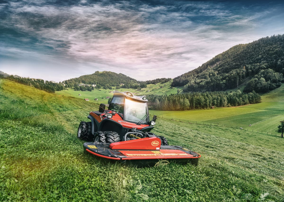 Plain Mowers - VICON EXTRA 324F ALPIN - FRONT MOUNTED ALPINE DISC MOWER, made for mountain regions and hilly conditions with its stable gravity point and excellent visibility