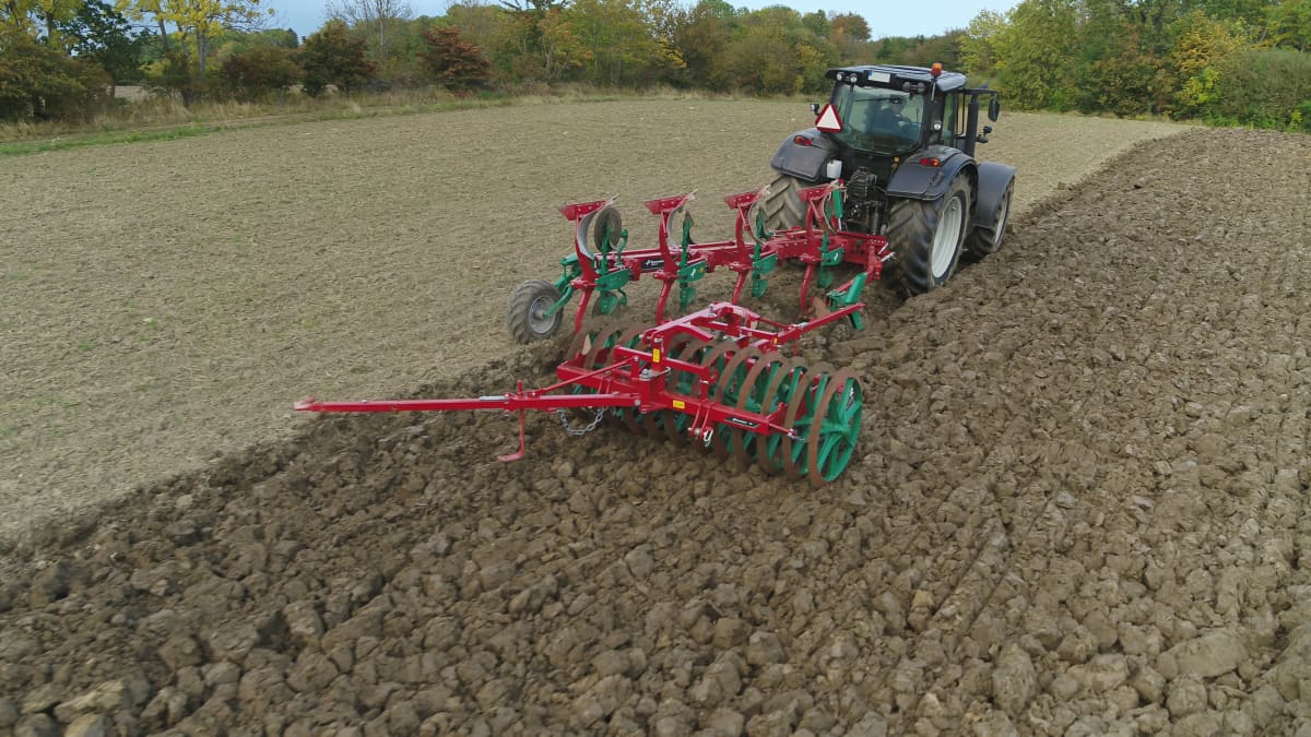 Kverneland 2300 S Providing the best soil preparation, with great range of accessories