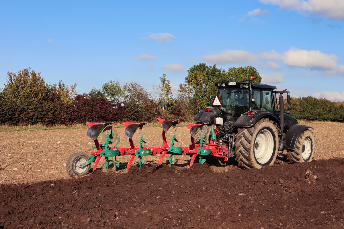 Kverneland 2300 S Providing the best soil preparation, with great range of accessories