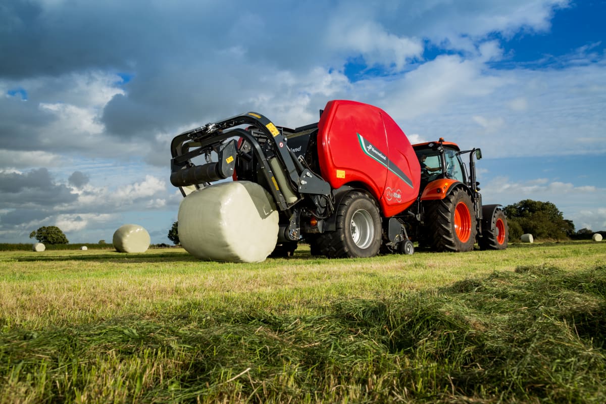 Fixed Chamber Baler-Wrapper combinations - FastBale Kverneland, revolutionary solution that produces bales nonstop