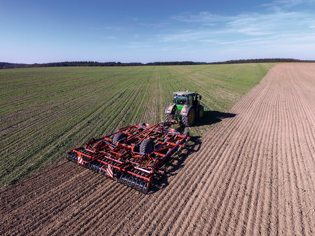 Stubble Cultivators - Turbo T i-Tiller providing high quality and solid output on the field during operation
