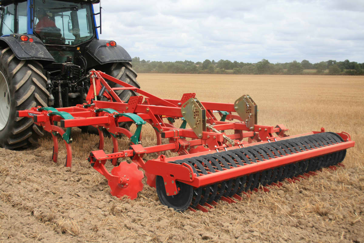 Stubble Cultivators - Kverneland CLC Pro combined with any roller, quality for long lifetime