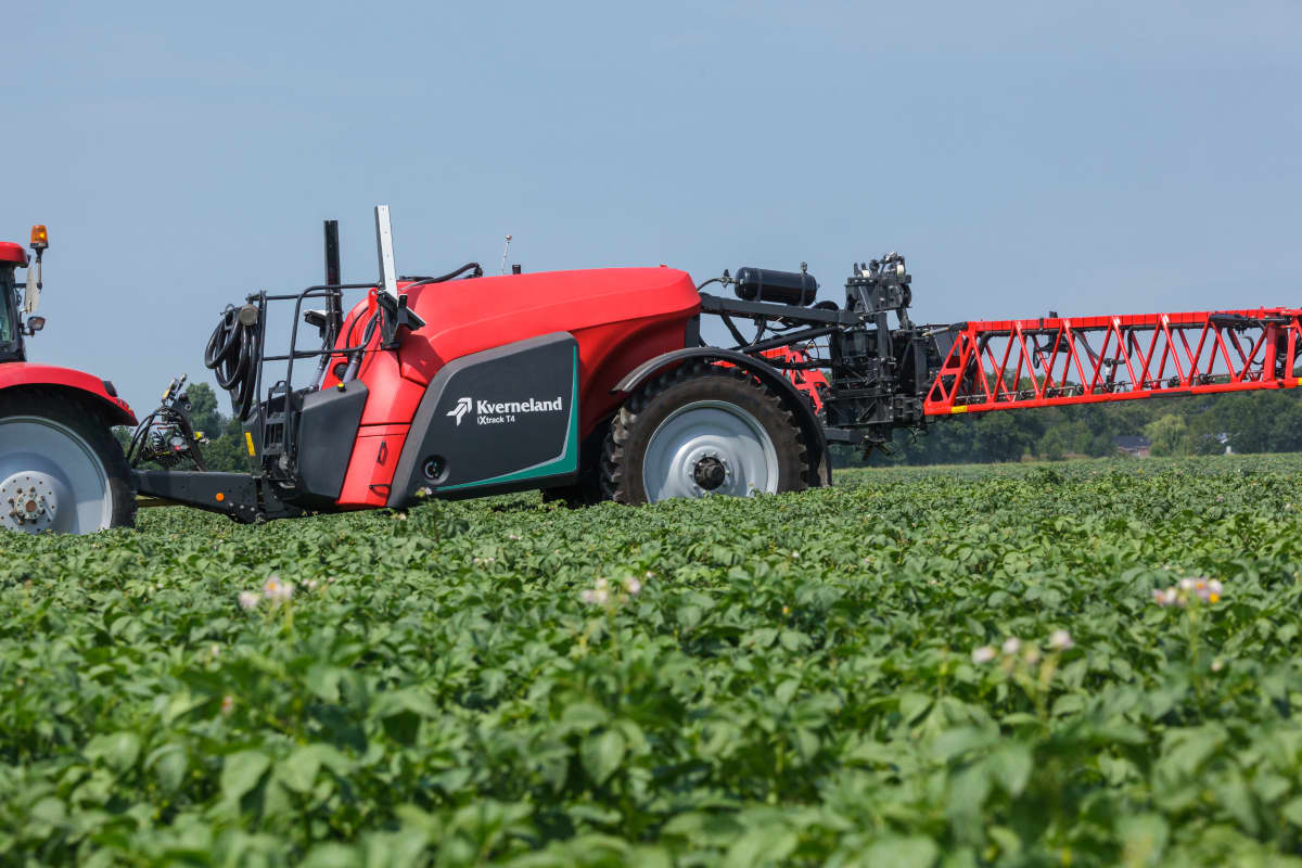 Trailed Sprayers - Kverneland iXtrack T4, effective, precise, stable and easy on field