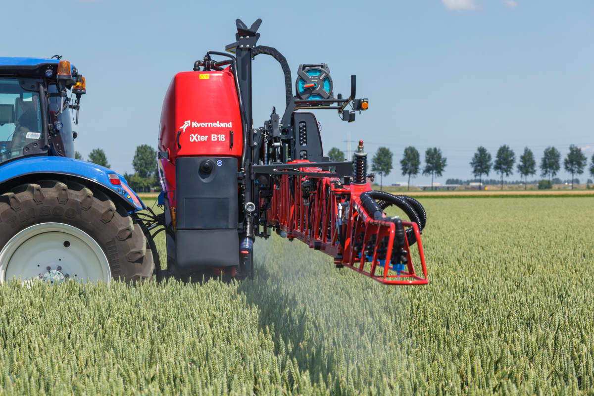 Sprayers - Kverneland Ixter equipment for controlling in operation