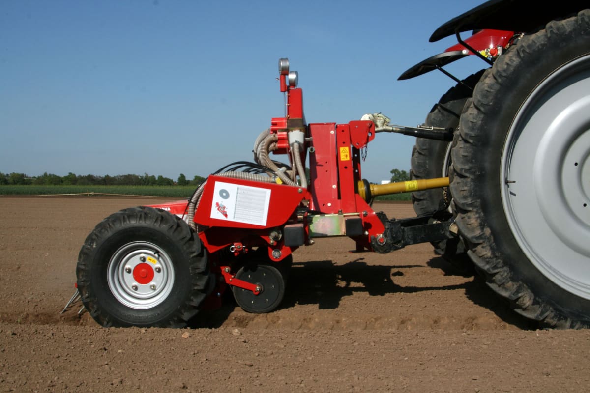 Kverneland Miniair Nova pneumatic precision seed drill for a large variety of natural, coated or pelleted seeds