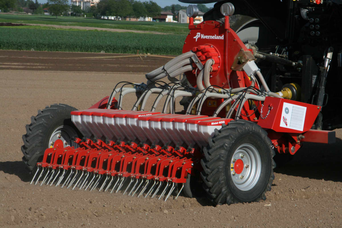 Kverneland Miniair Nova pneumatic precision seed drill for a large variety of natural, coated or pelleted seeds