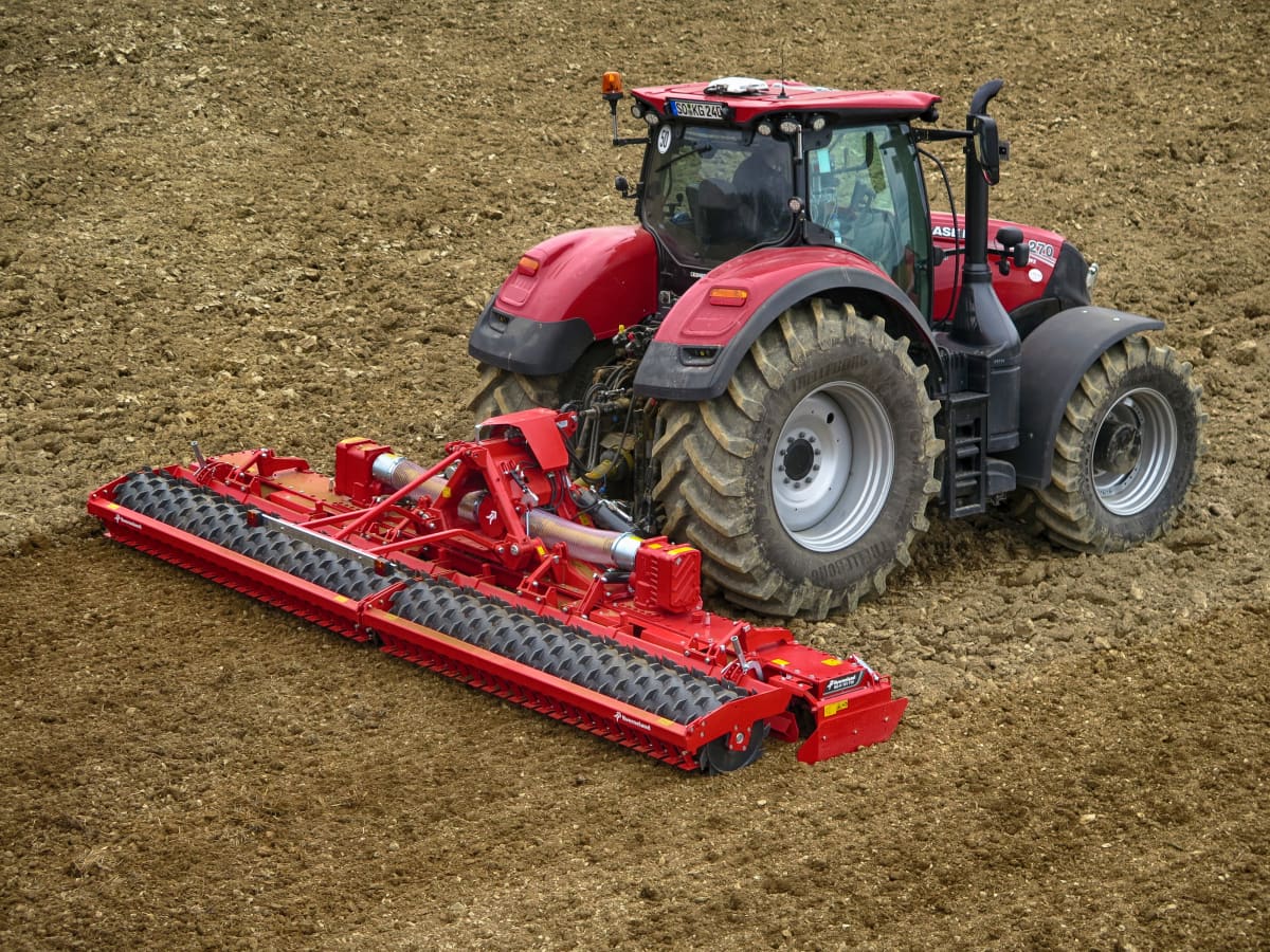 Kverneland F30 meant for large scale harrowing, performs efficient even with low weith