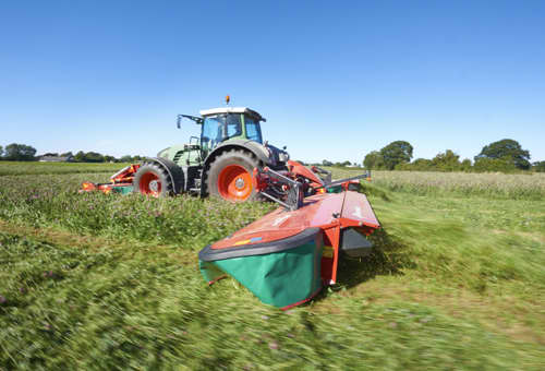 Mower conditioners - Kverneland 53100 MT,  operating with suspension arm on field