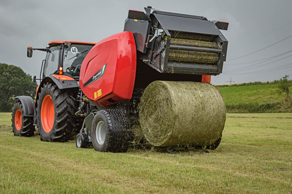 Fixed Chamber round balers - Kverneland 6350 Plus, provides a bale diameter of 1.20 x 1.25m