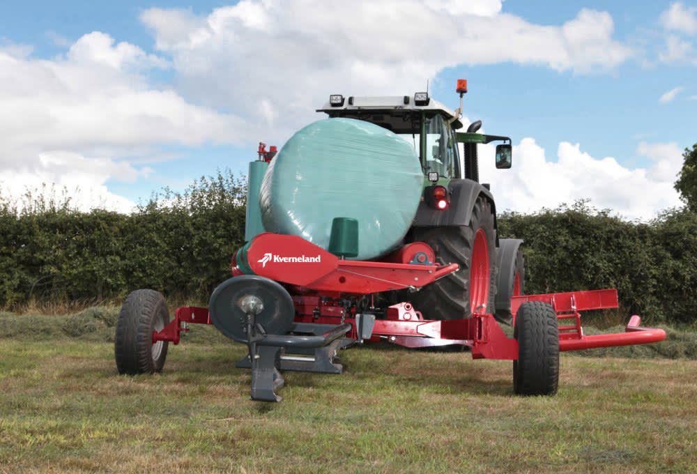Round Bale Wrappers - Kverneland 7730, Hydraulic film cutter makes it easy to operate
