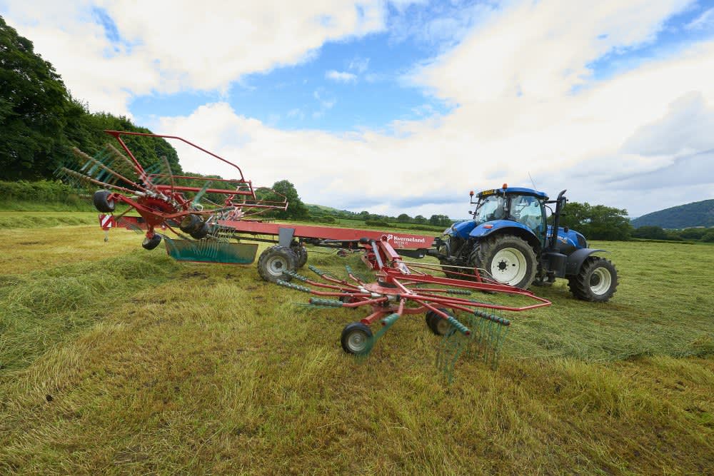 Four rotor rakes - Kverneland 95130 C - 95130 C, provides optimal Headland Management