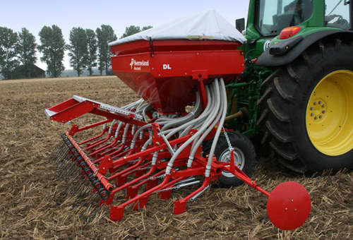 Pneumatic seed drills - Kverneland DL, hopper easy available for productive operation