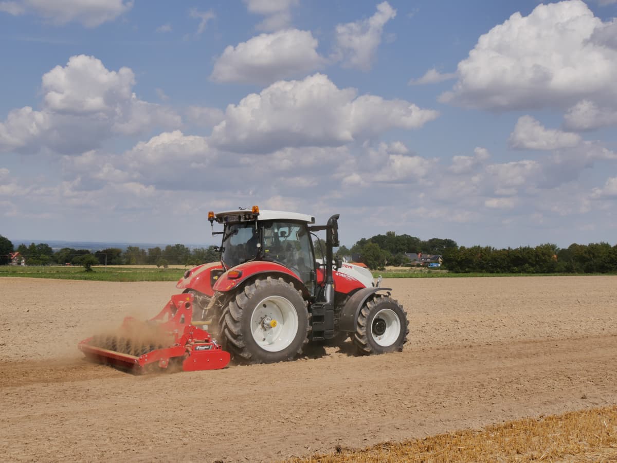 Power Harrows - Kverneland M series, medium sized, reliable with long life time and perfect soil levelling