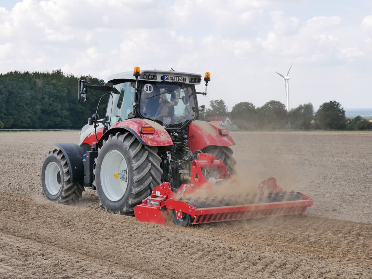 Kverneland M series, medium sized, reliabale with long life time and perfect soil levelling