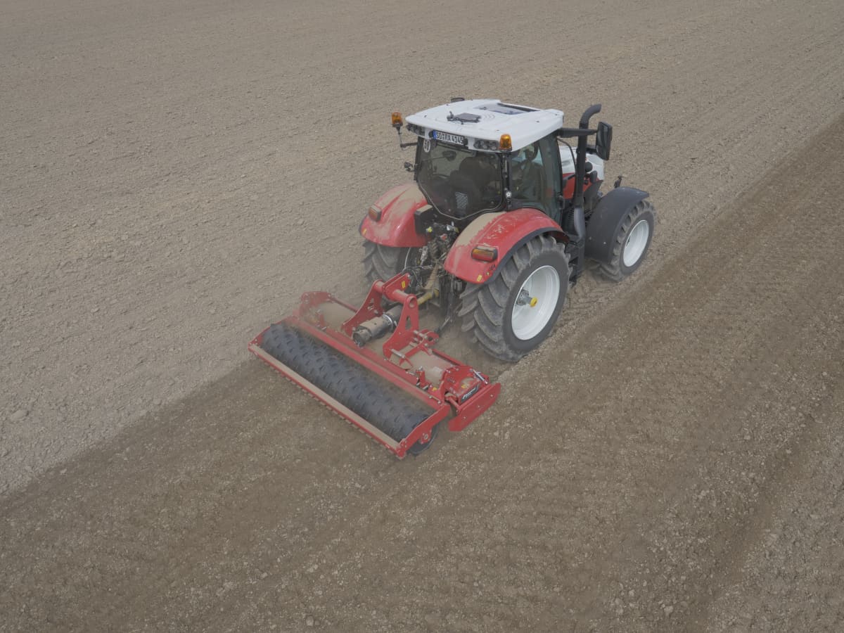 Kverneland M series, medium sized, reliabale with long life time and perfect soil levelling