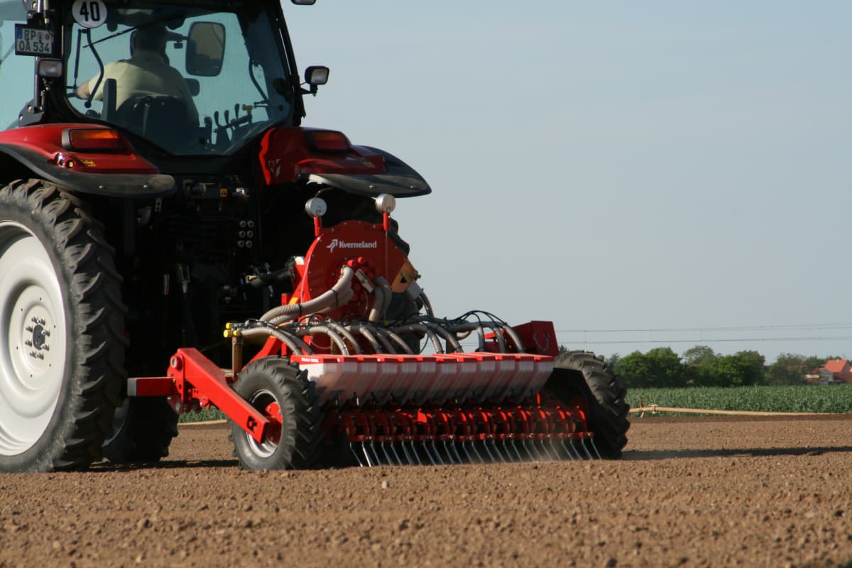 Vegetable precision drills - Kverneland Miniair Nova, versatile for a great range of seeds