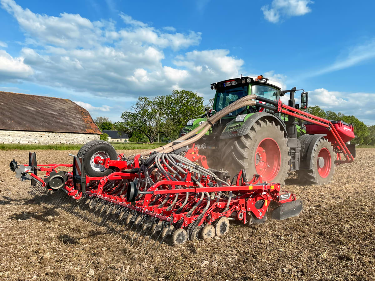 Barre de semis repliable pour compléter la gamme de semoirs f-drill de 4 à 6 m