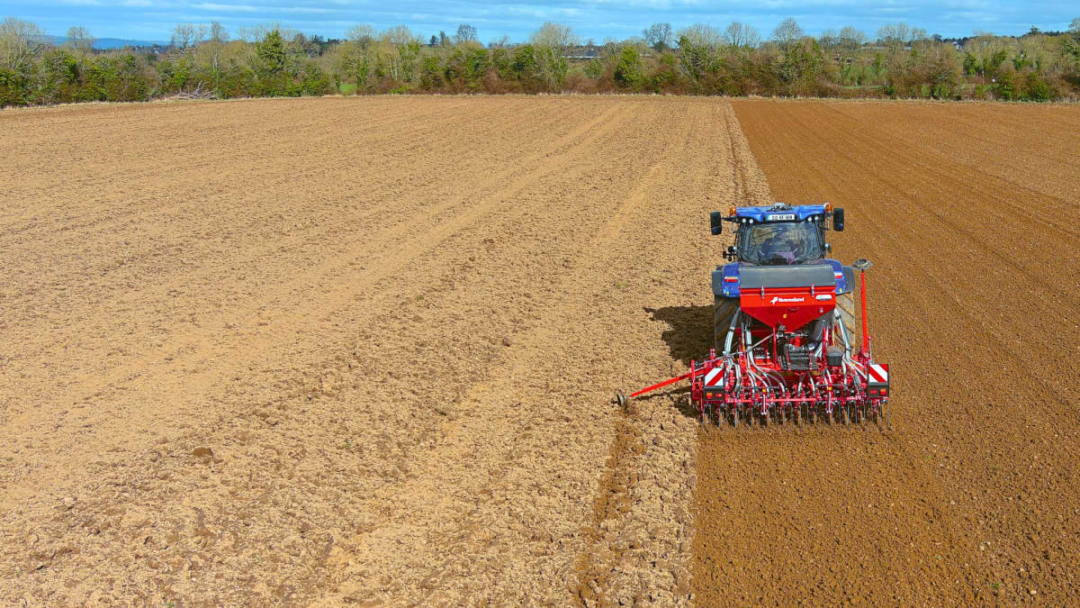 Kverneland Saturia seed drilling beans in Ireland in the field