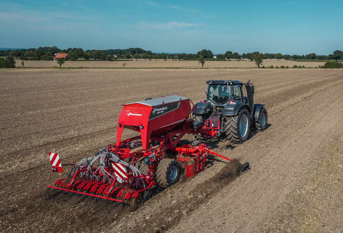 Integrated seeding combinations - Kverneland u-drill, universal seed drill combination - seedbed preparation and levelling
