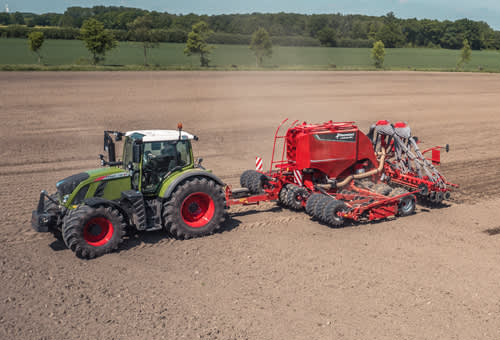 Integrated seeding combinations - Kverneland u-drill plus, combined grain and fertilizer version, operating at high speed