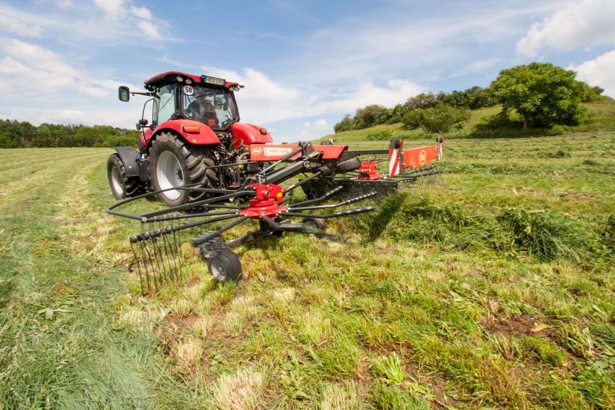 Double Rotor Rakes - VICON ANDEX 705 EVO - 705 VARIO, high performance and TerraLink Plus cardanic rotor providing improved quality of forage