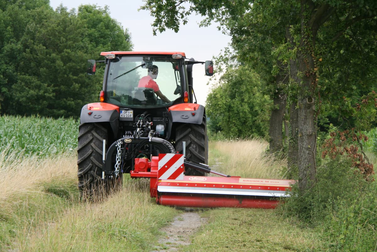 Choppers - VICON BROMEX M PLUS, suitable for road maintenance, clearing out field edges, ditches and hedges. High performance with front and rear choppers