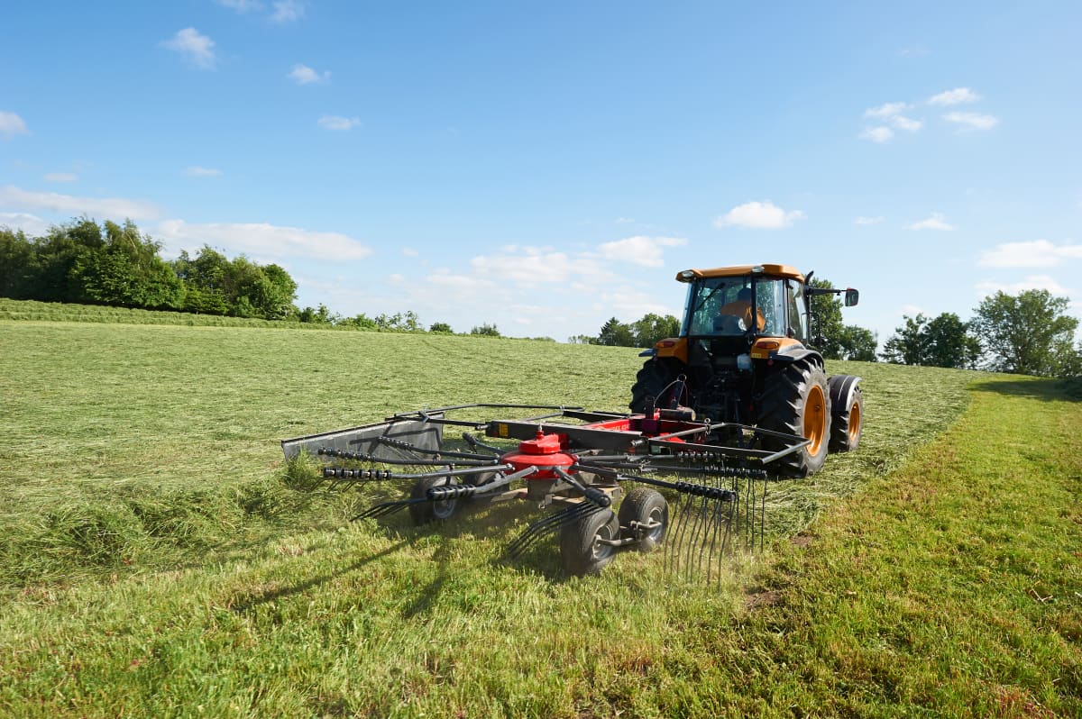 Single Rotor Rakes - VICON ANDEX 323-353-394-424T-434-474T, designed for low power tractors, but still provides great working width