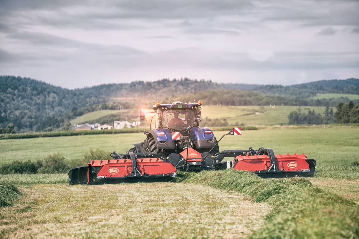 Mower Conditioners - EXTRA 7100T BX – 7100R BX, QuattroLink suspension and vario suspension arm providing great ground adjustments