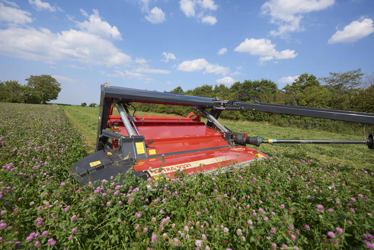 Mower Conditioners - Kverneland EXTRA 900, Unique Suspension providing Outstanding Ground Following