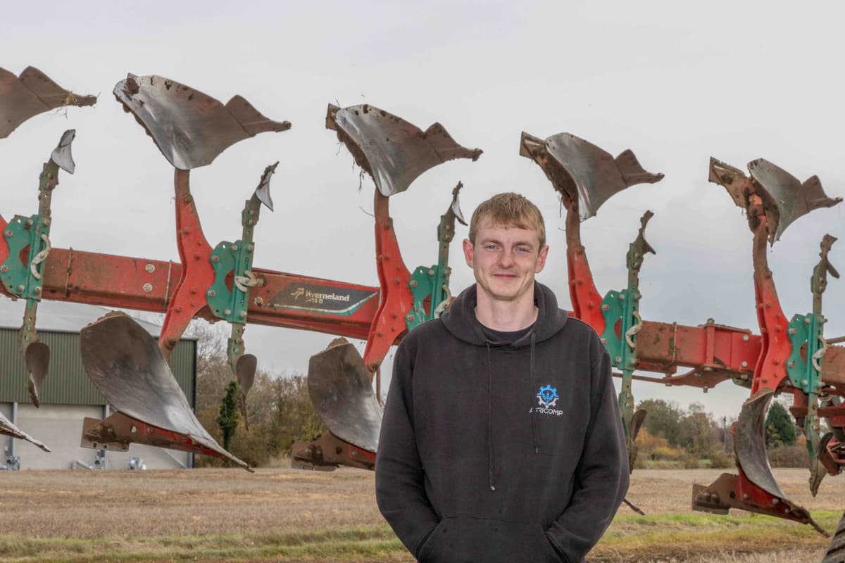 Kverneland - Easy ploughing with the new Kverneland 3400 B shearbolt plough