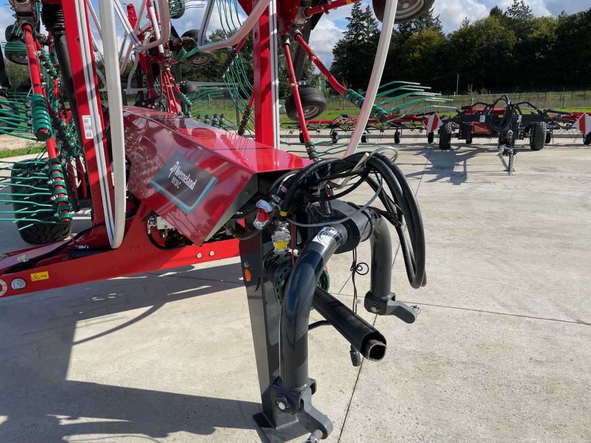 Andaineur quatre rotor andainage central 95130C