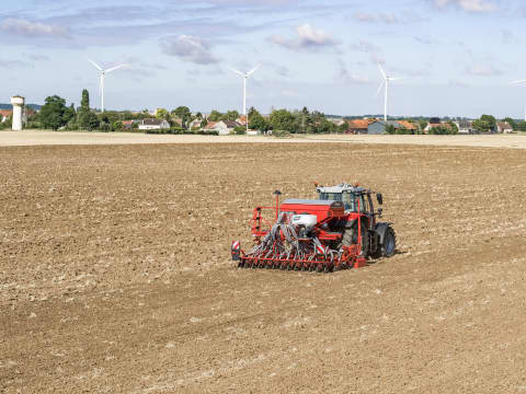 Pneumatische Drillmaschinen aufgesattelt