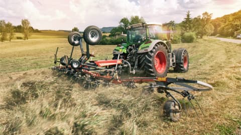 Fanex Kreiselzettwender mit Transportfahrwerk