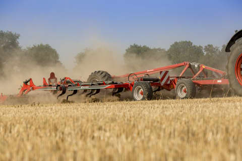 Stubble Cultivators - Kverneland Turbo powerful and efficient in use during operation