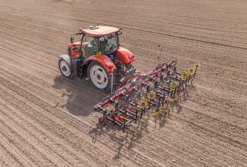 Kverneland Onyx inter-row cultivator weeder with Lynx Guidance Interface