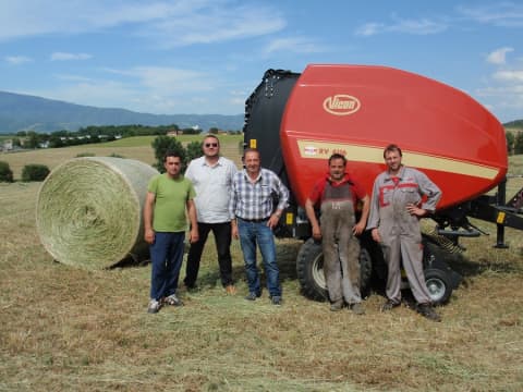 Una rotopressa Vicon RV 4116 sul campo in provincia di Arezzo