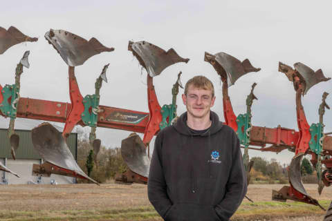 Kverneland - Easy ploughing with the new Kverneland 3400 B shearbolt plough